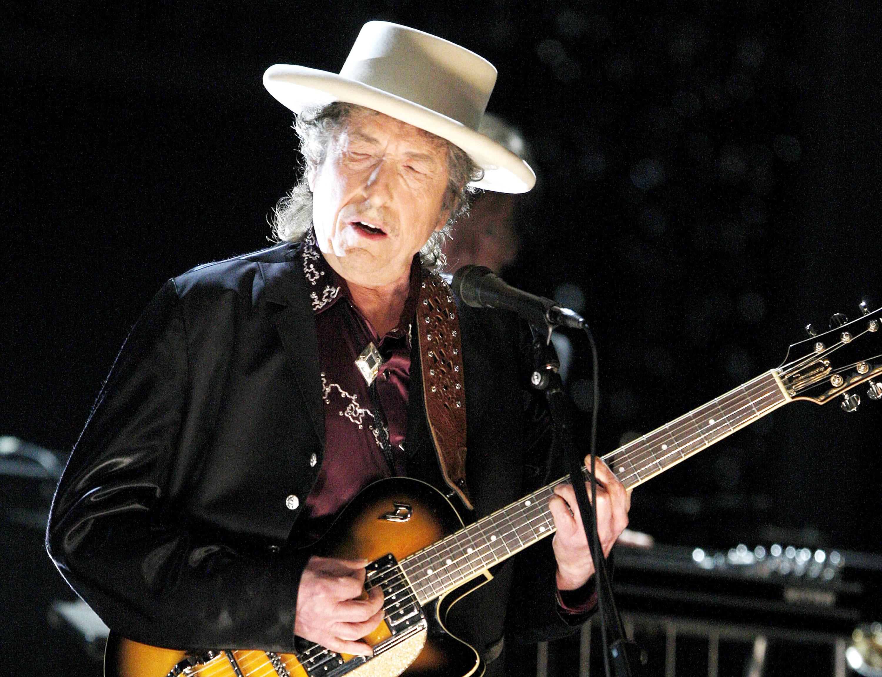 BOB DYLAN: UNA LEYENDA VIVIENTE