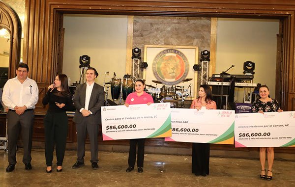 Entregó municipio de Monterrey donativo económico a OSC que atienden cáncer de mama