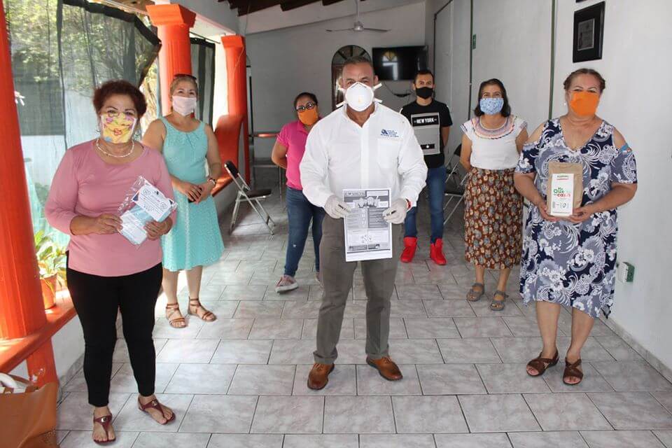 JAP Colima entregó kits preventivos a instituciones activas durante contingencia