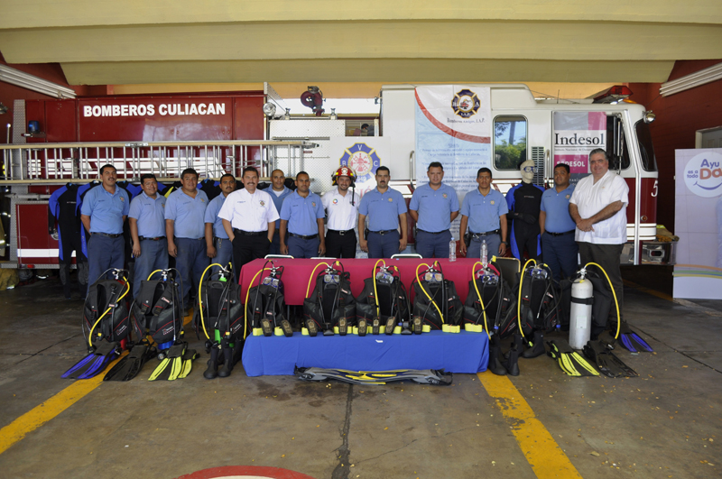 Bomberos amigos al servicio de la población de Sinaloa