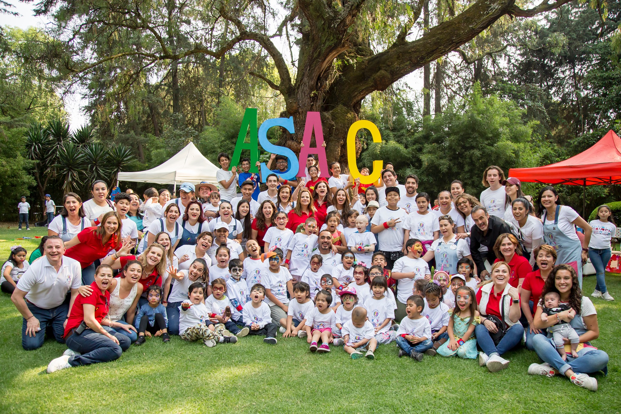 Ayudan a sonreír a niños con cáncer