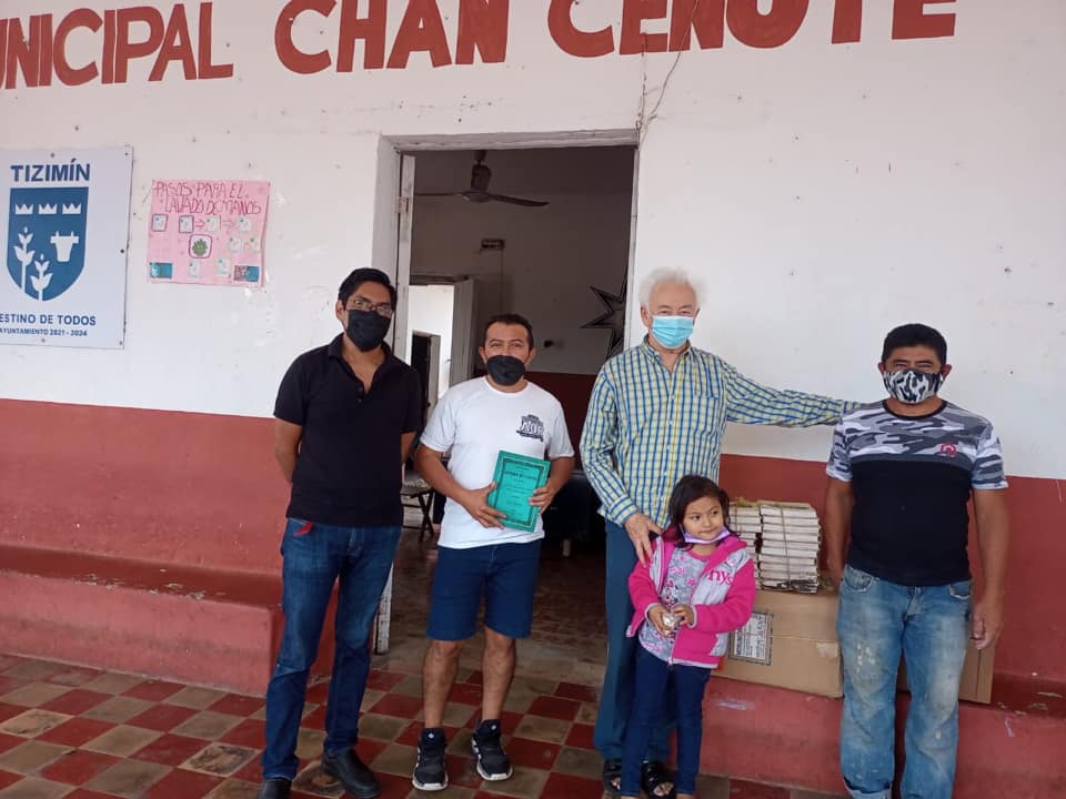 Descendientes de Apolinar García entregan libros Historia de la Guerra de las Castas al municipio Tizimín, Yucatán