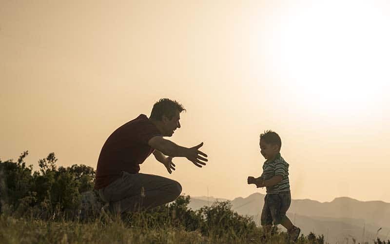 “FELIZ DÍA DEL PADRE EN FAMILIA”