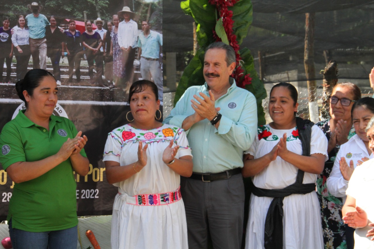 Refrenda CAFIVER su compromiso de responsabilidad social en El Porvenir en Zongolica, Veracruz