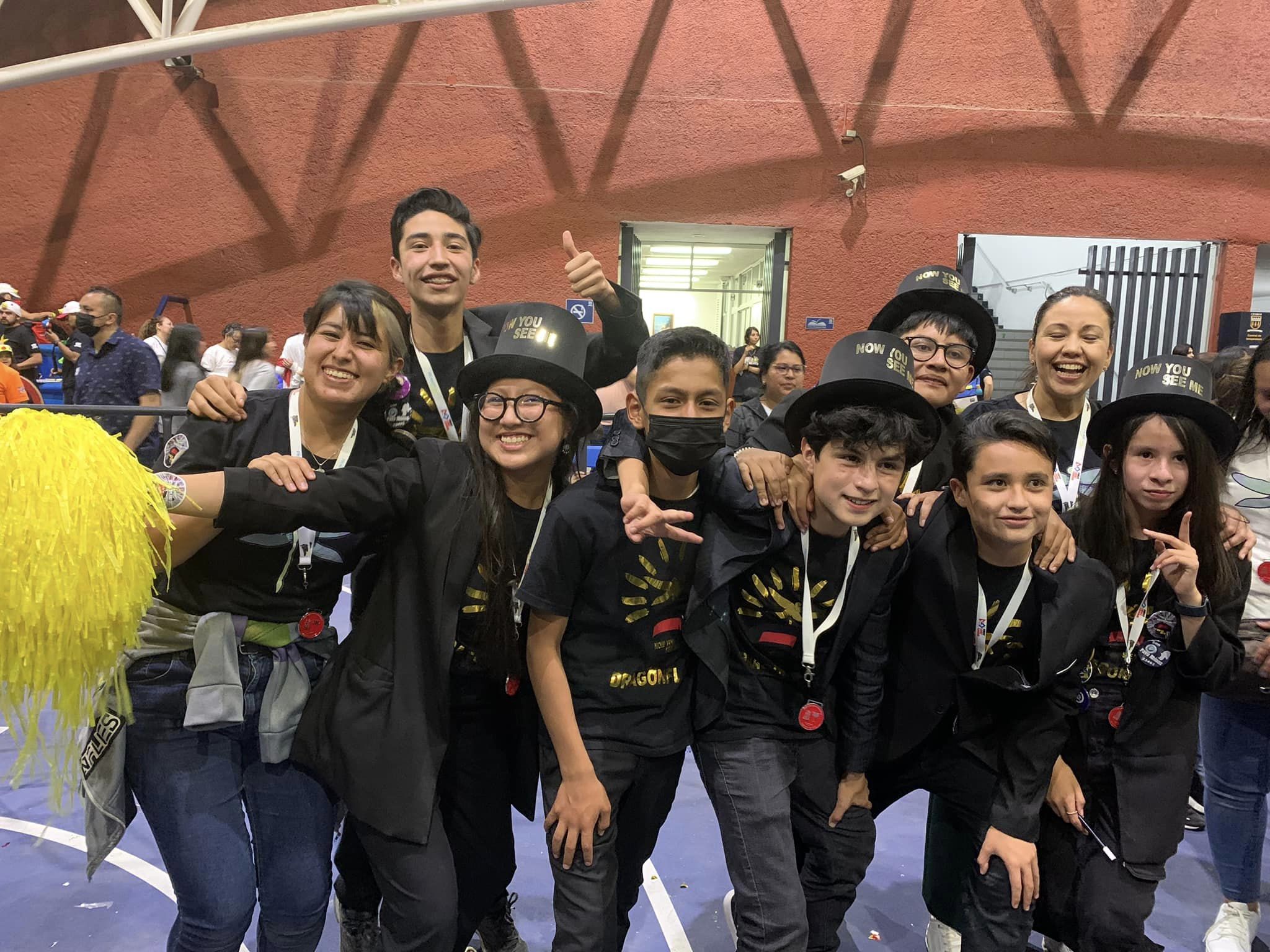 First Lego League: Robots construyendo niños