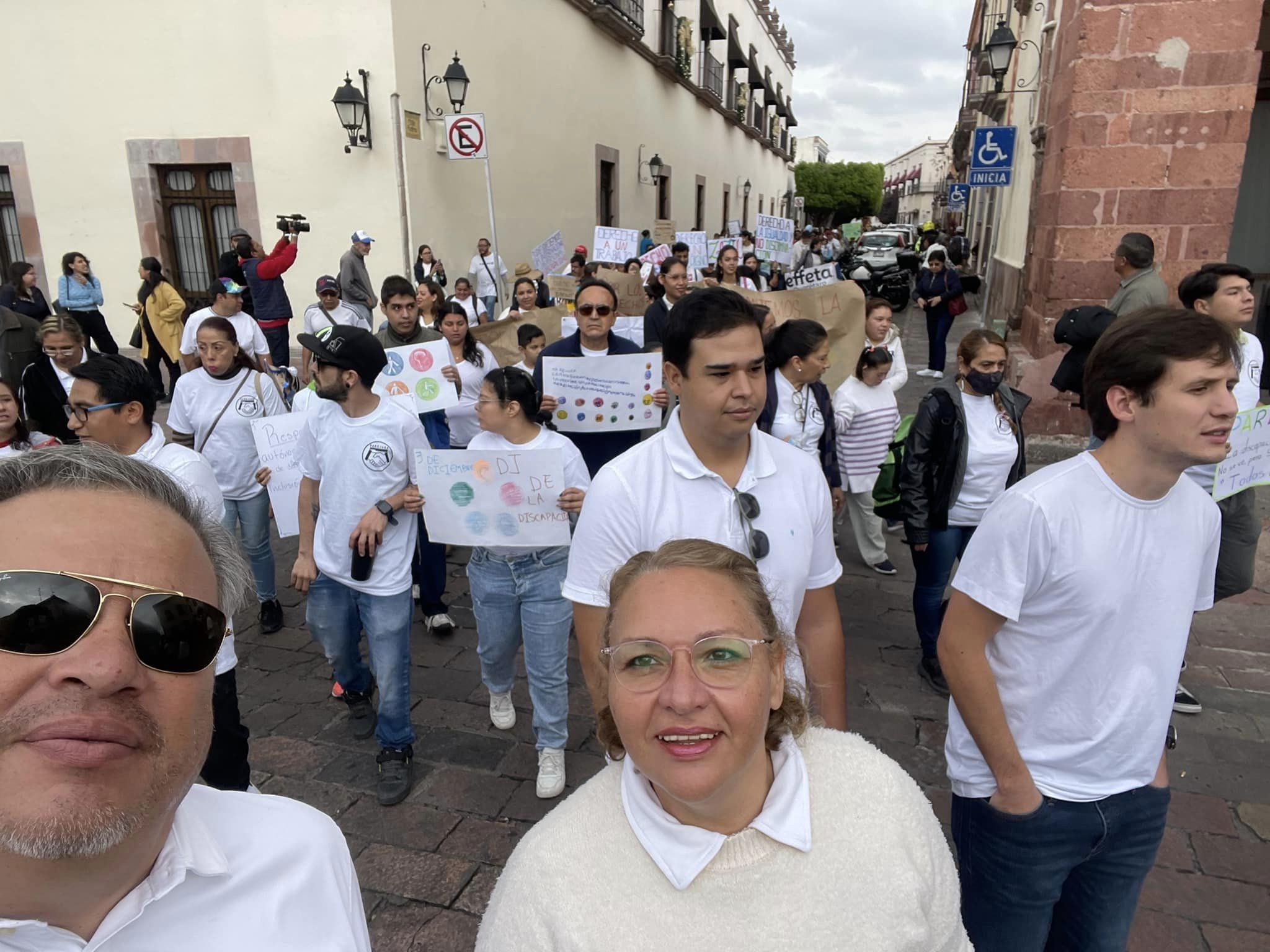 En Querétaro marchan por la discapacidad