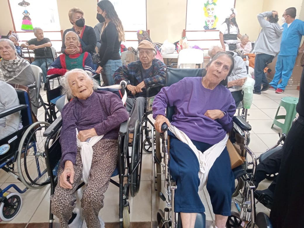Concepción Béistegui ayuda al adulto mayor con discapacidad