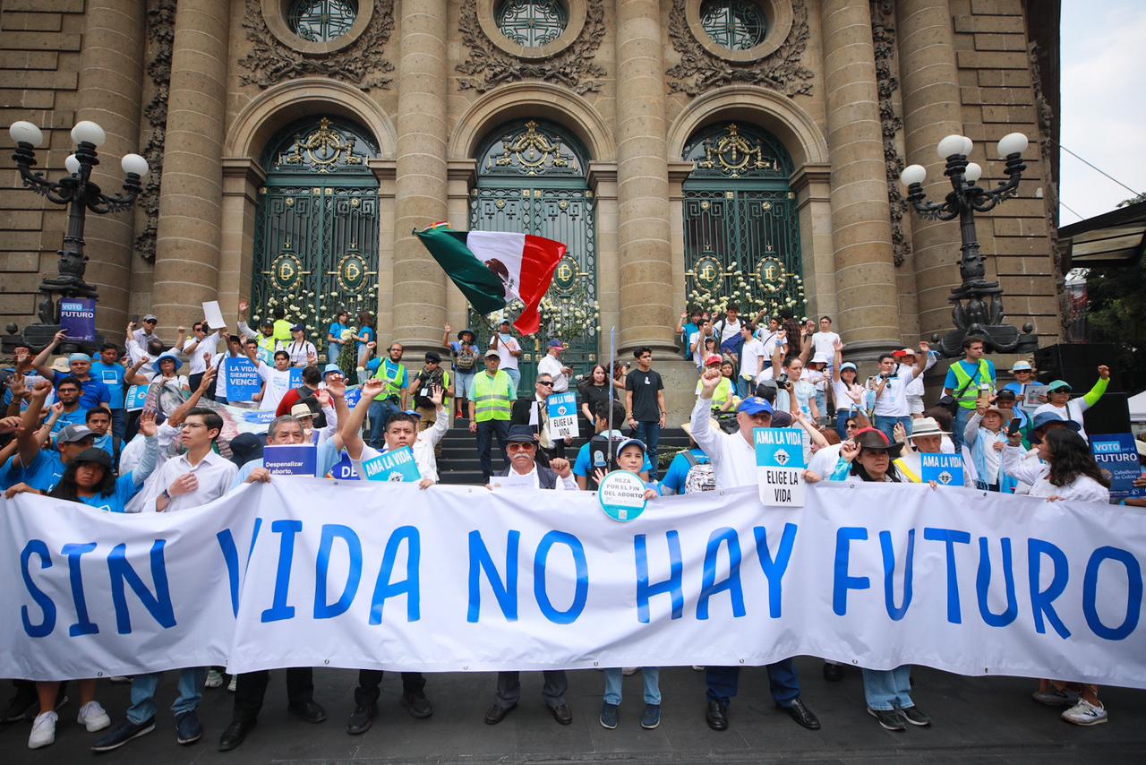 Respeto y garantías a la mujer embarazada exigen 15 mil manifestantes